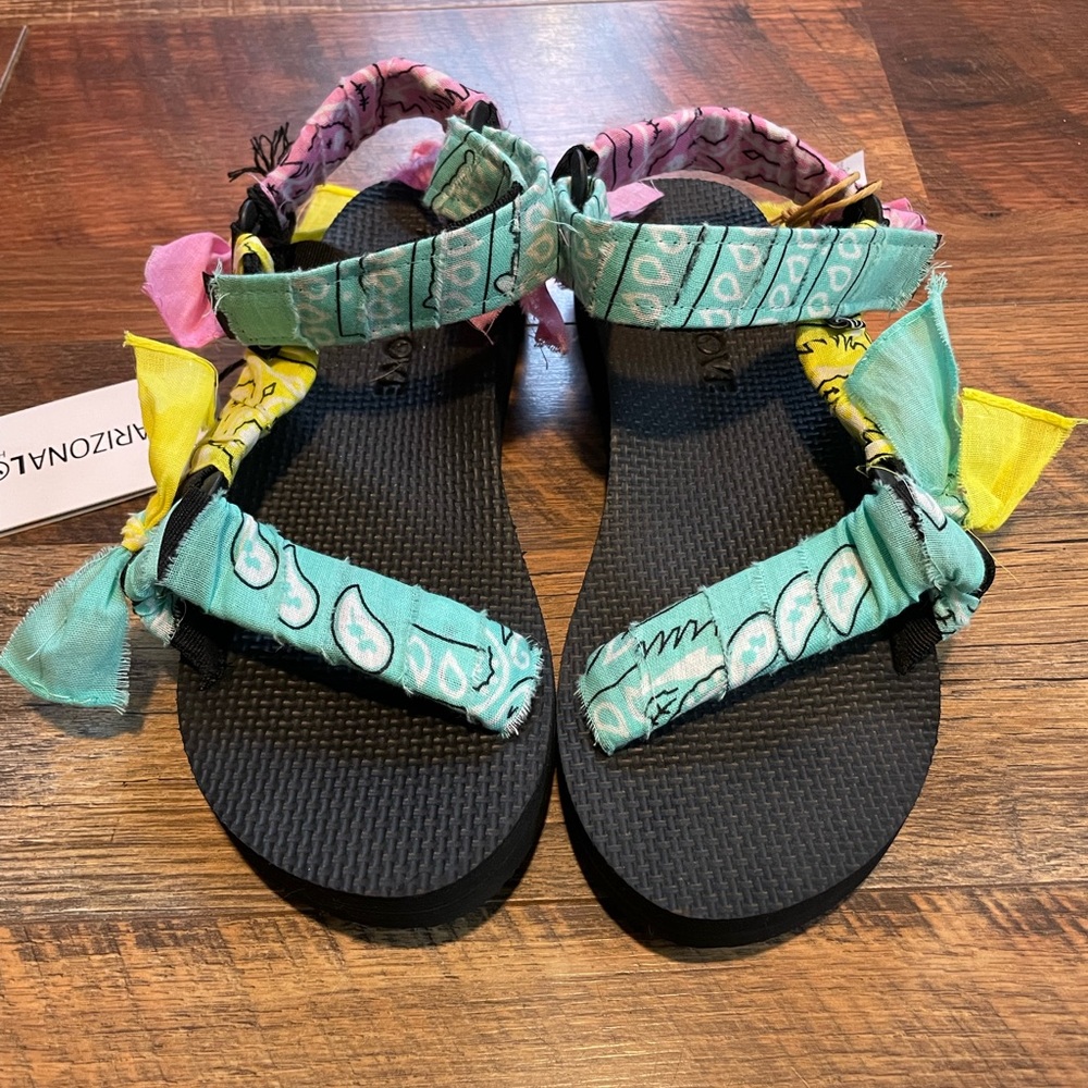 NWT Arizona Love Bandana Trekky Sandals